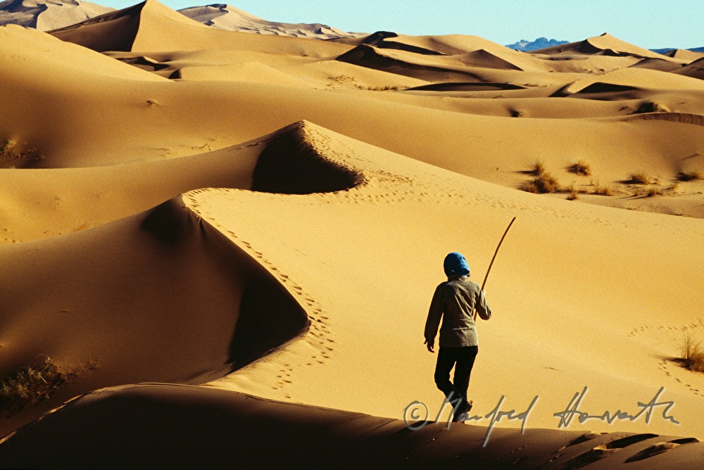 hiking in the sand dunes at Erg Chebbi