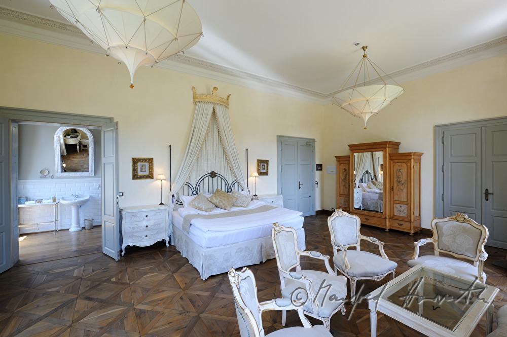 Chateau Mcely, room