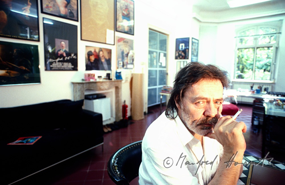 the cartoonist Manfred Deix in his studio