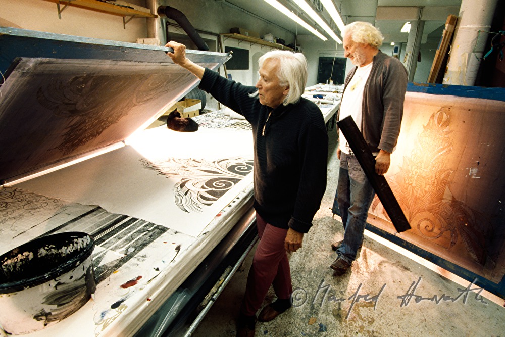 textile artist VESNA in her workshop doing silkprinting