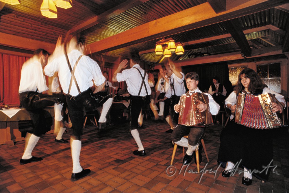 folk dance: Schuhplattler