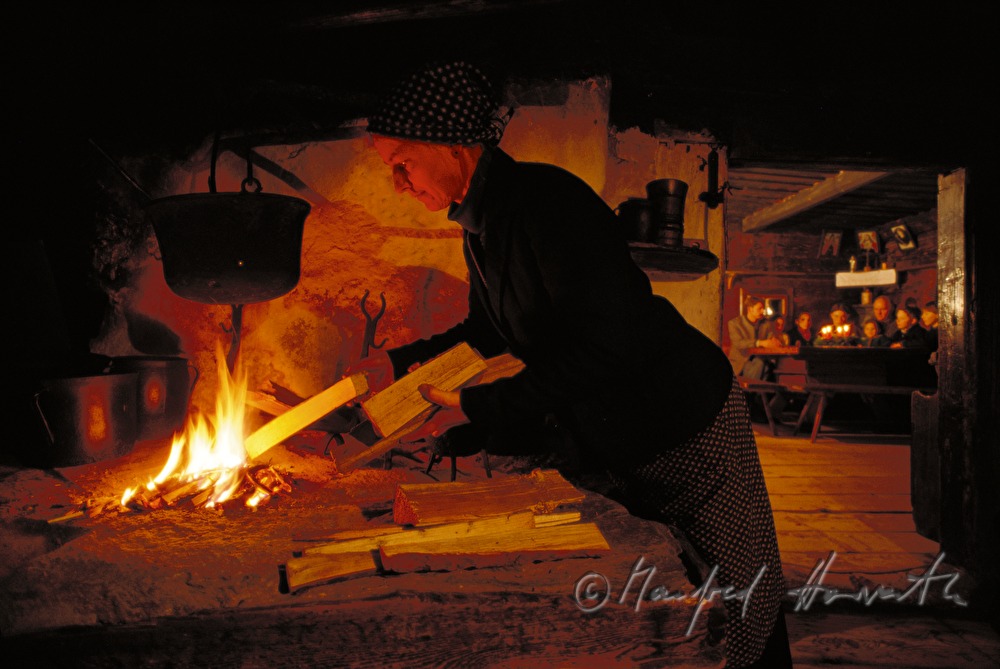 baking fire in the kitchen of Kluppeneggerhof