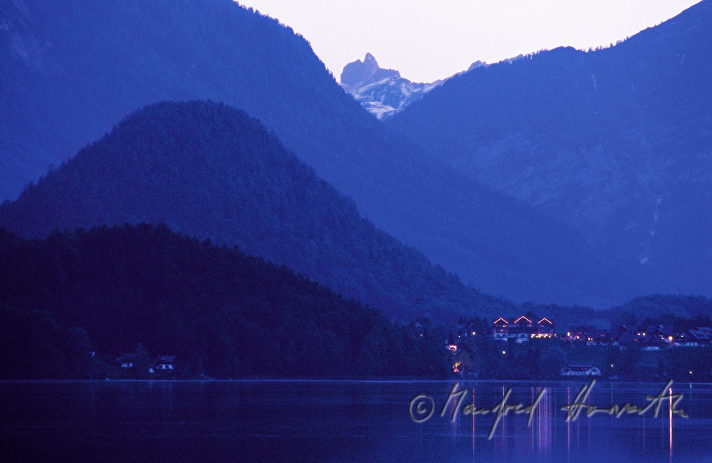 Grundl-lake by night