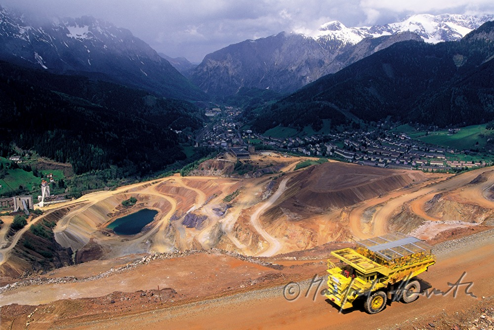 Hauly with at a mine tour