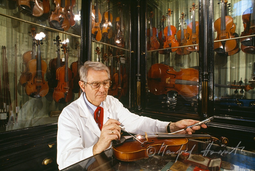 violinmaker exams a violin