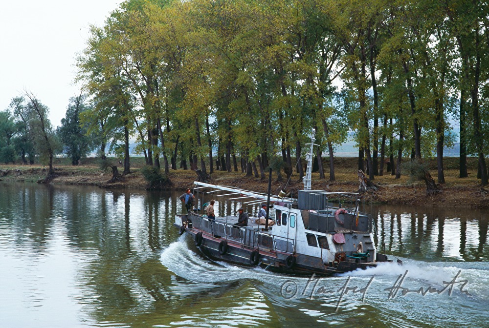 tugboat on the way to Tulcea