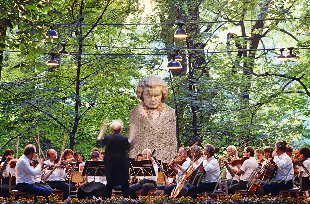 open air concert in front of a Beethoven bust
