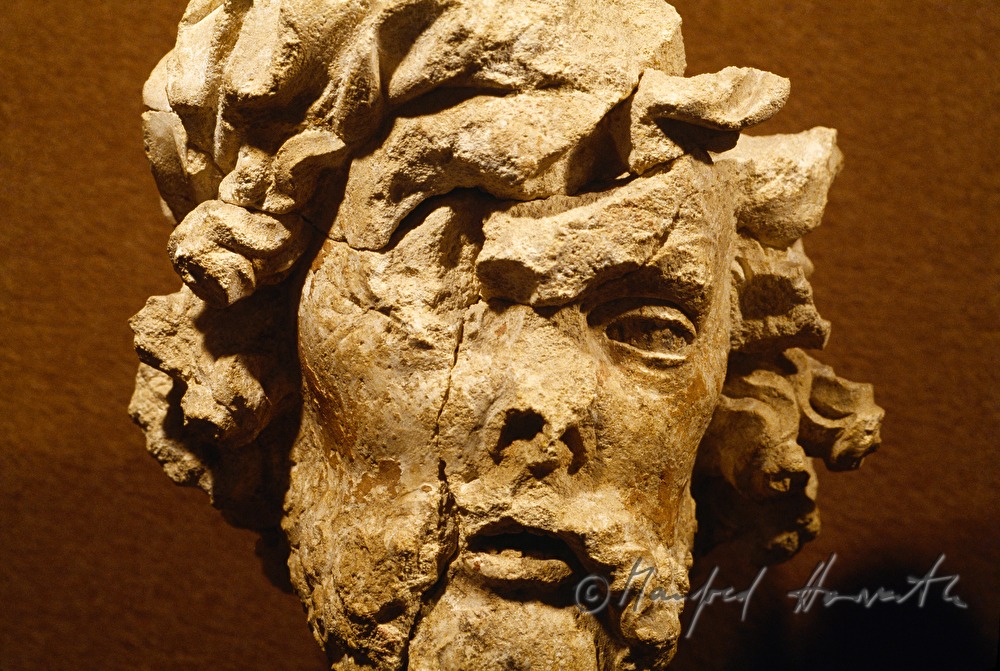Hungarian National Gallery, head made of stone
