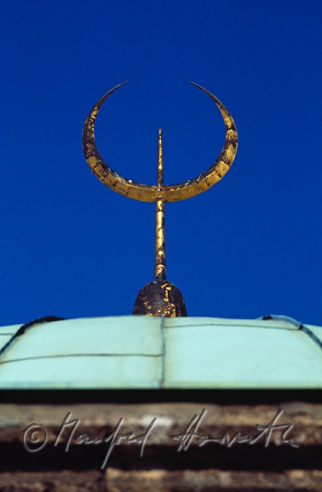 tomb of Gül Baba, crescent on the roof