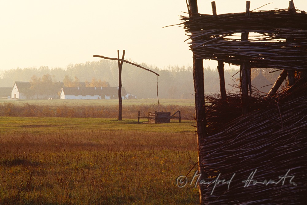 farmhouse with draw well in the Puszta