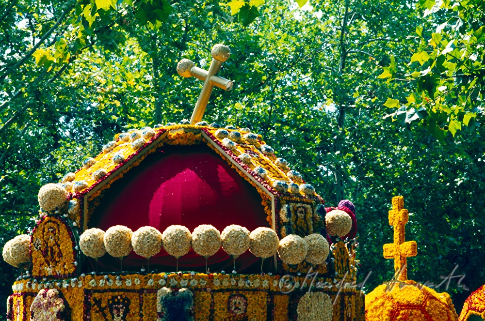 Holy Crown of Hungary at the flower carneval