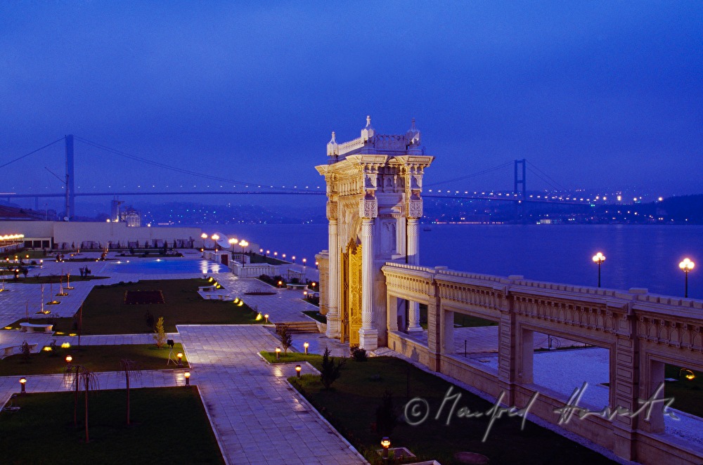 gateway of Hotel Ciragan Palace Kempinski