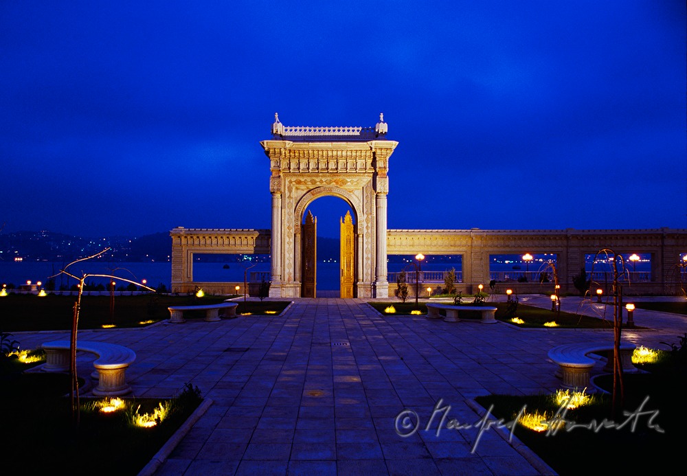 gateway of Hotel Ciragan Palace Kempinski