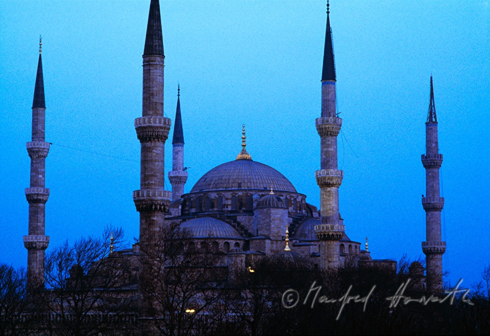 Istanbuls main mosque built in 1616