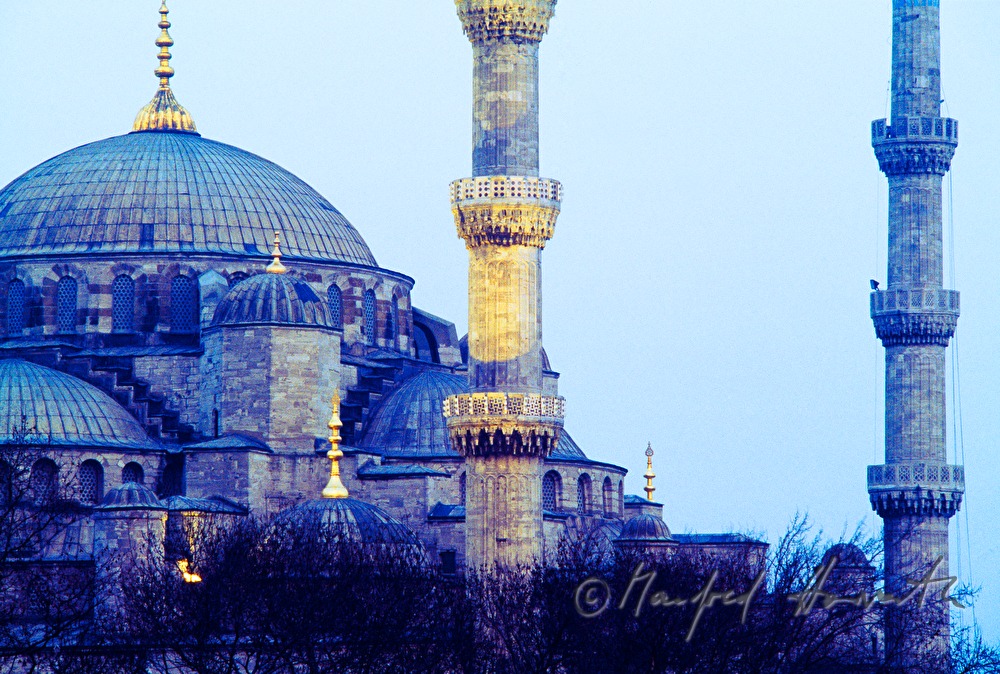 Istanbuls main mosque built in 1616