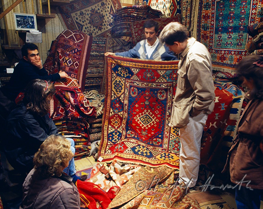 presentation of an Anatolian rug  at 