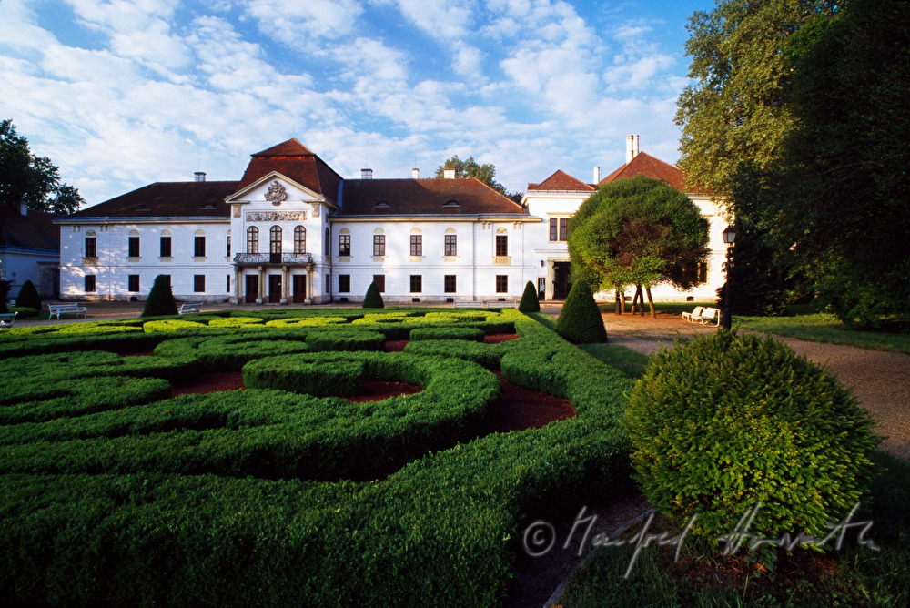 box hedge in front of the country house hotel Nagycenk