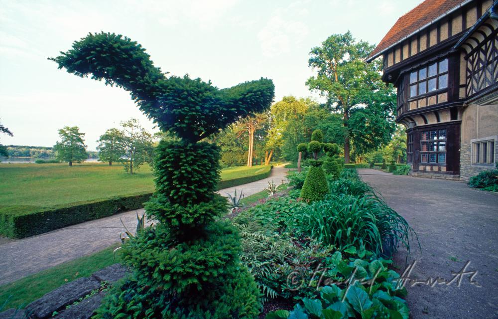 Castle Cecilienhof, garden with boxwood-figurines