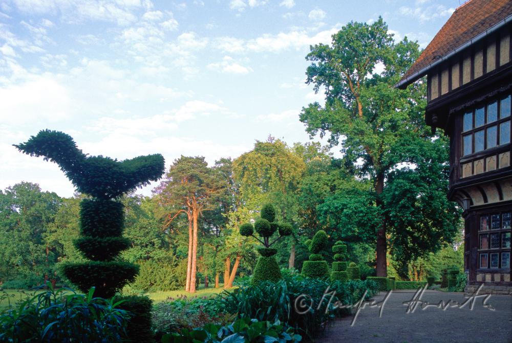 Castle Cecilienhof, garden with boxwood-figurines