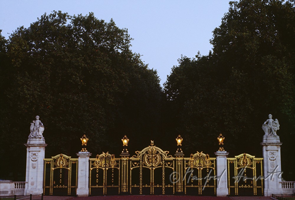 main entrance and Buckingham Palace