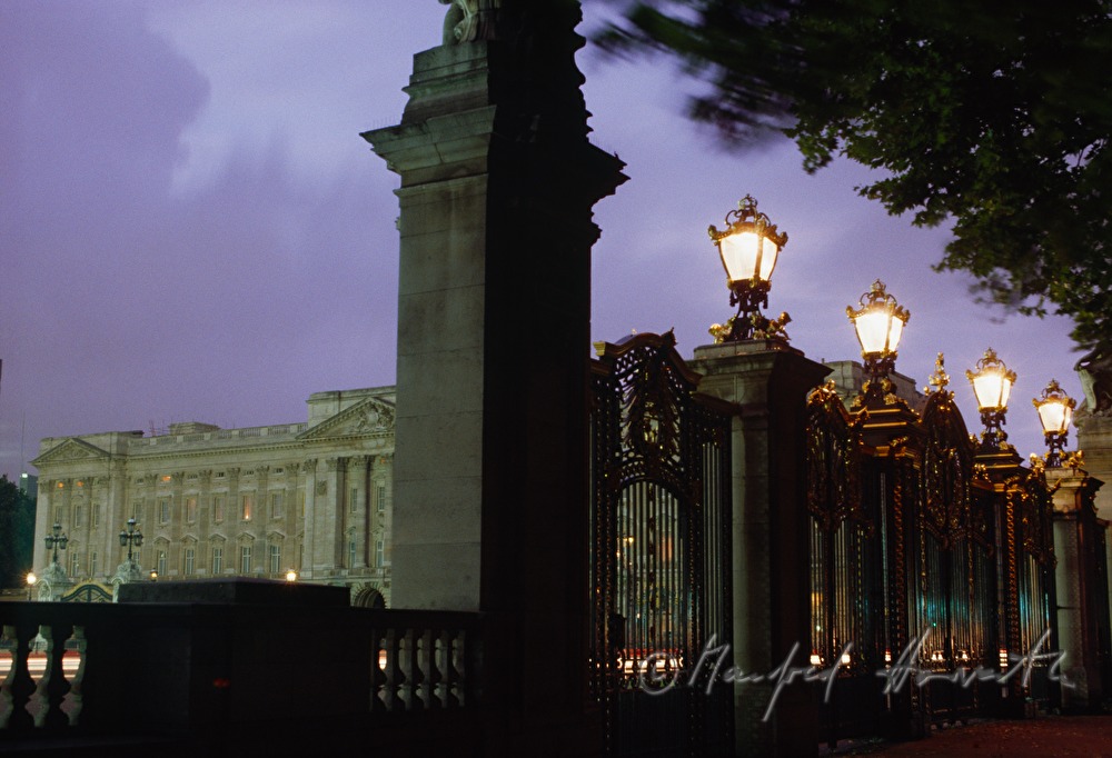 main entrance and Buckingham Palace