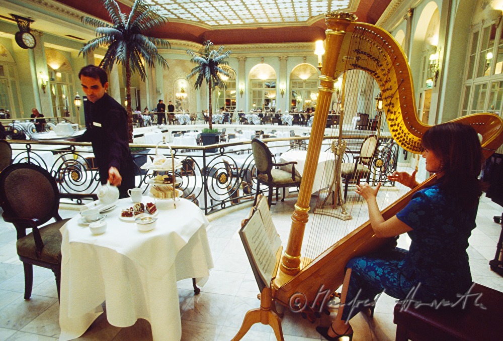 Hotel Waldorf, harp player in the tearoom