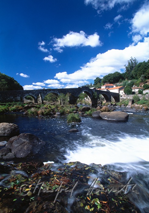 Puente Maceira over the Río Tambre