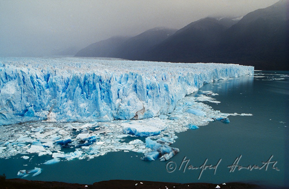 glacier and Lago Argentino