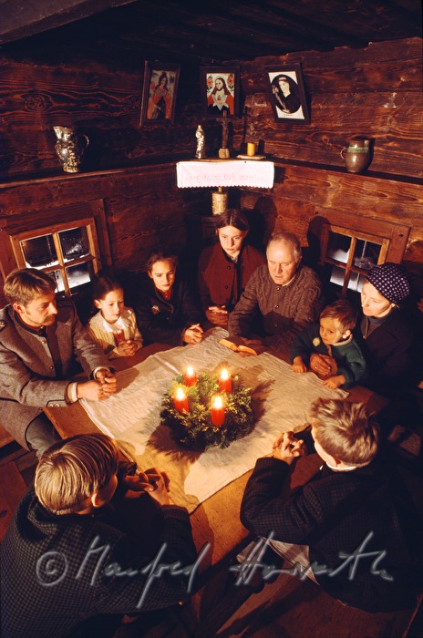 advent singing on Kluppenegger Farm