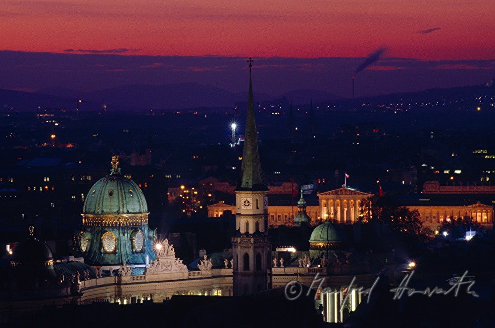 Michaelerkuppel, Michaelerkirche and parliament