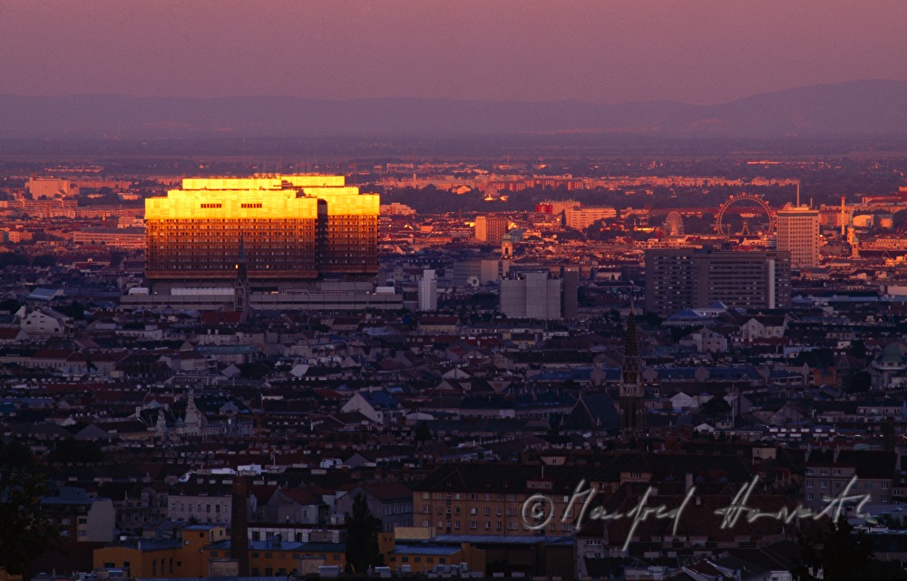 view from Wilhelminenberg to the AKH (Vienna General Hospital)
