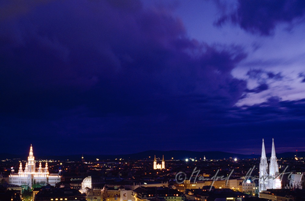 view from the roof of the Ringturm to the Wienerwald
