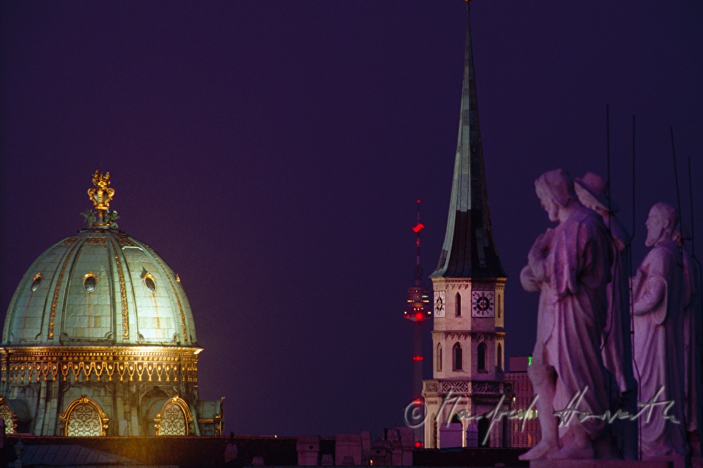 Michaelerkuppel, Michaelerkirche and statues of the Hofburg-roof