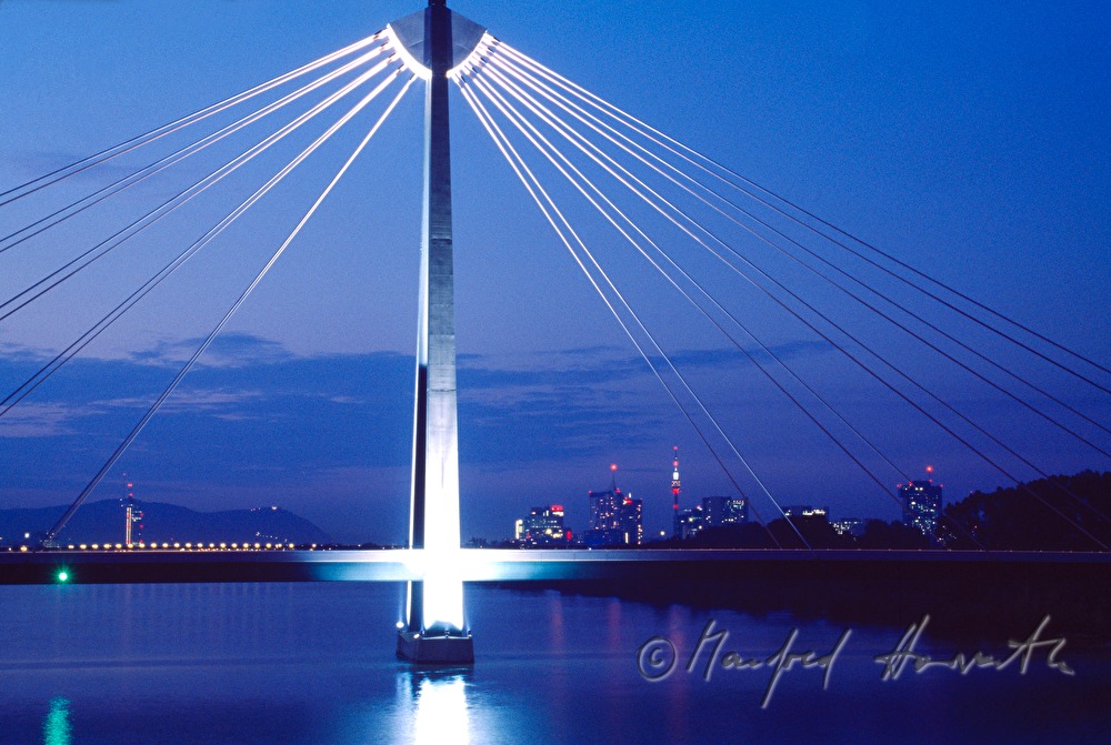 Schrägseilbrücke (Schraegseilbruecke) over the Danube