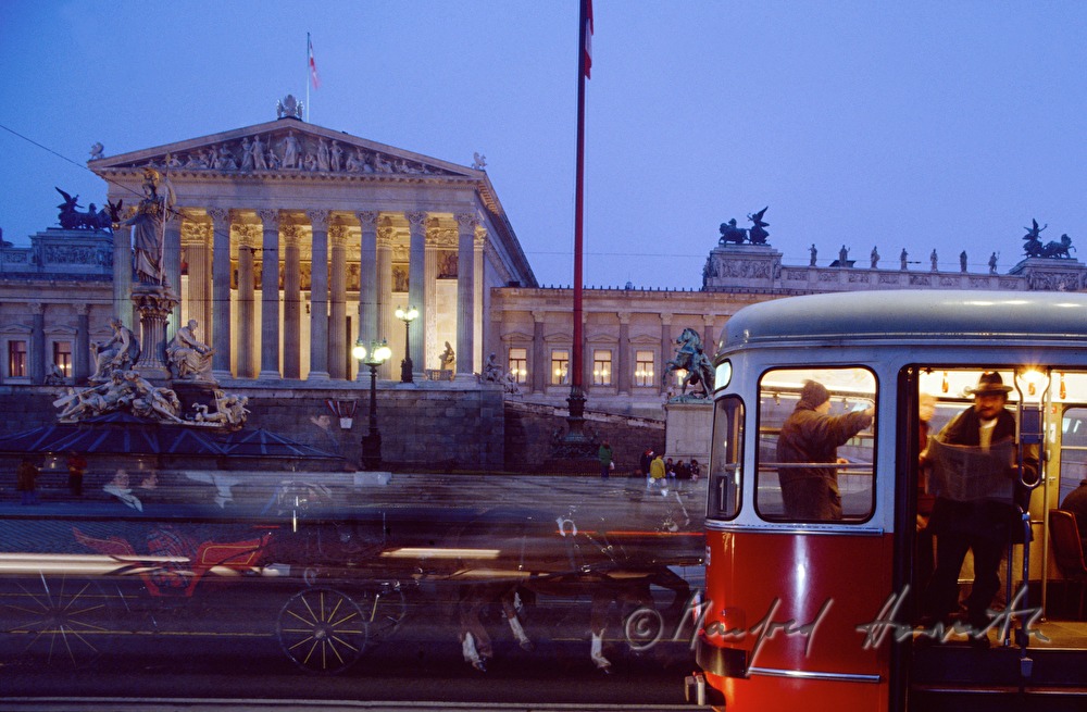 tramway in front of the parliament