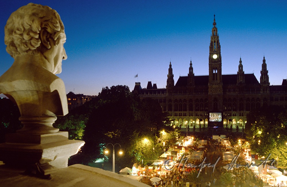 Filmfestival on the Rathausplatz (Town Hall)