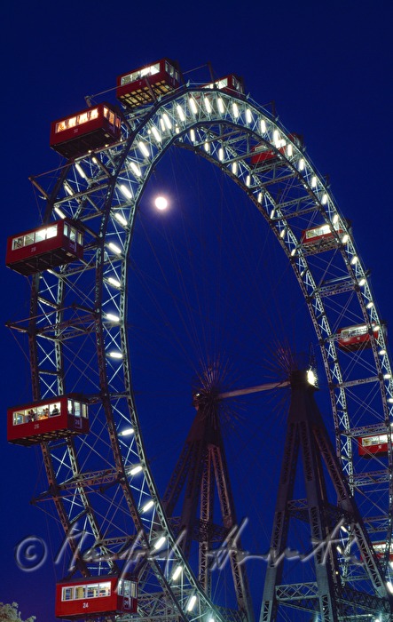 Wiener Riesenrad and full moon