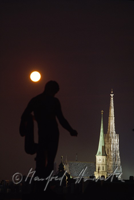 sculpture on roof of parliament
