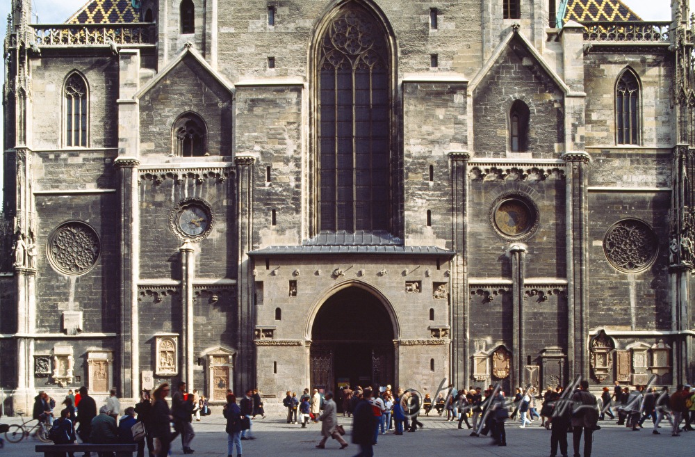 western fassade with main entrance