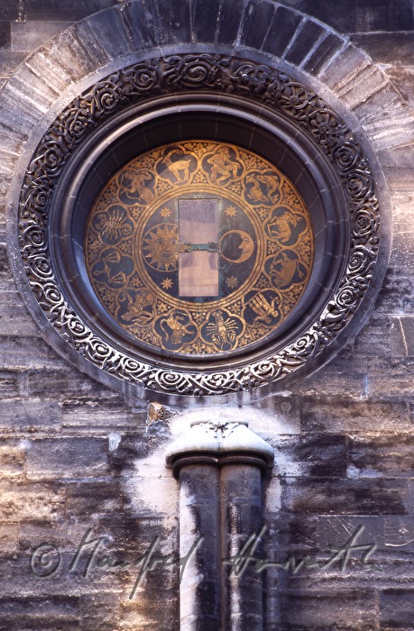 clock on westen fassade