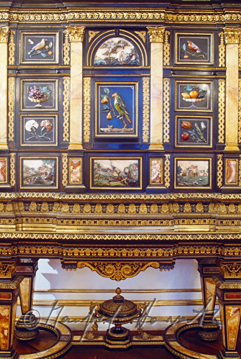 Piedradura Room, furniture with Piedradura inlay work