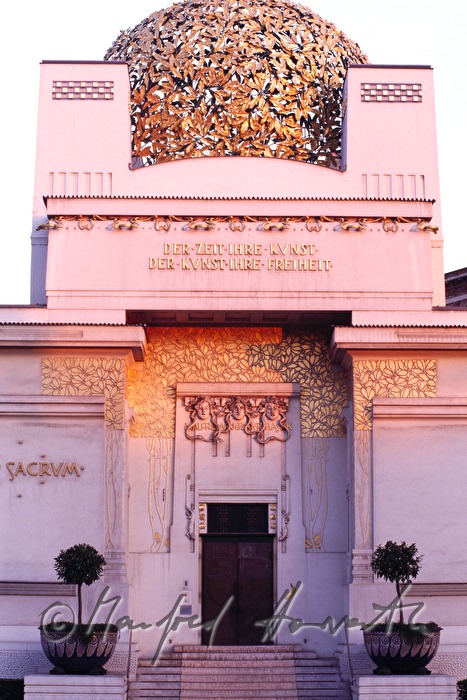 entrance in Operngasse