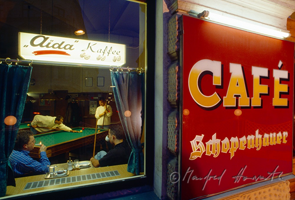 Cafe Schopenhauer, billard players