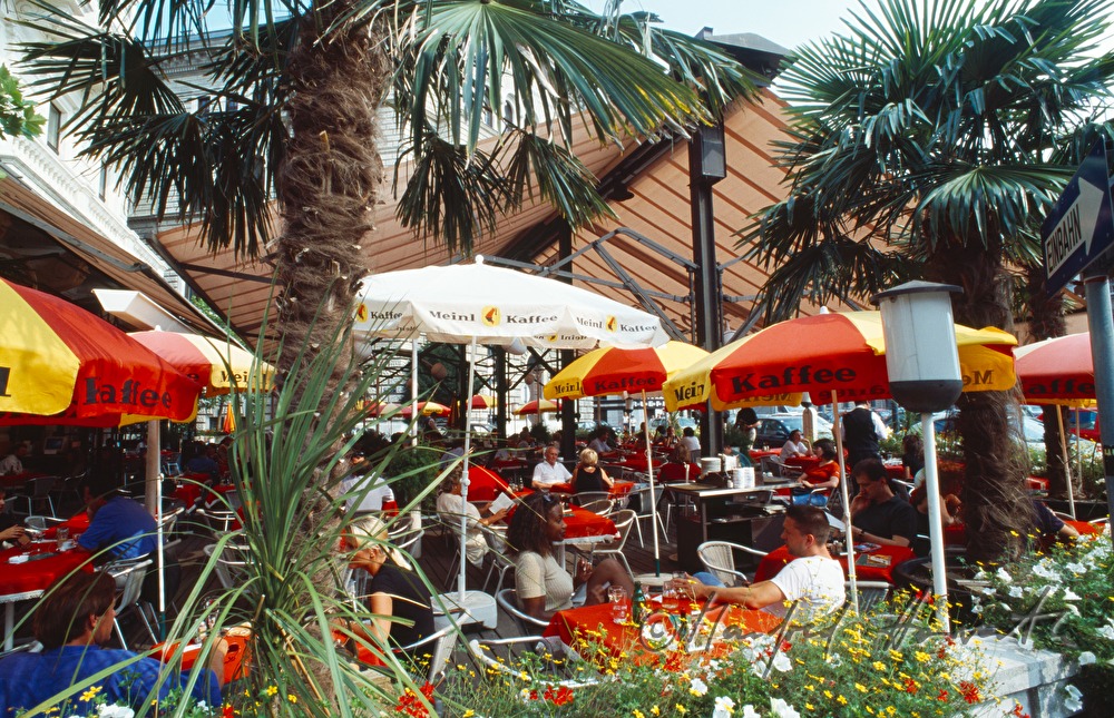 Cafe Landtmann, courtyard dining