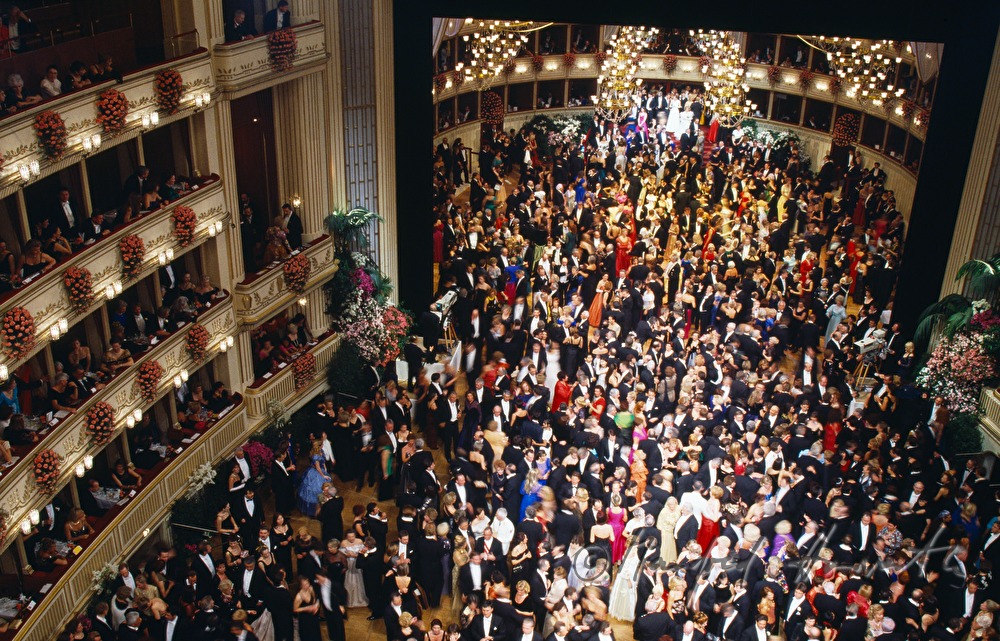 view from the last floor to the opera ball