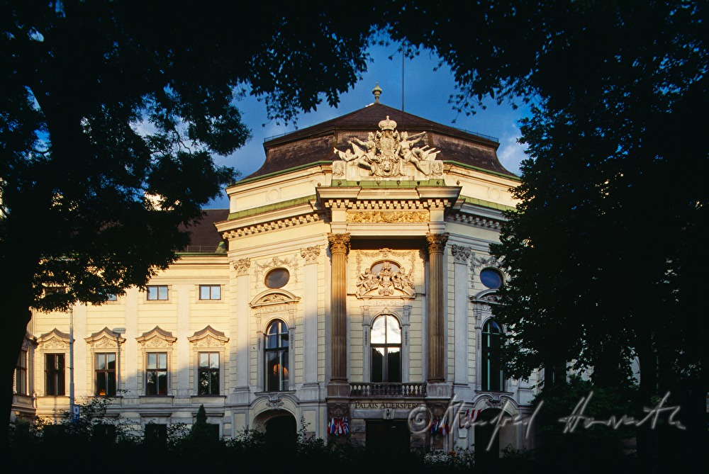 main facade of the Palais Auersperg