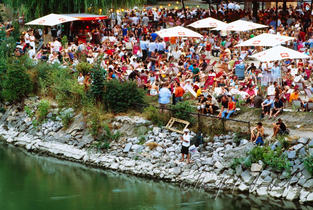 Summerstage - visitors in the restaurant