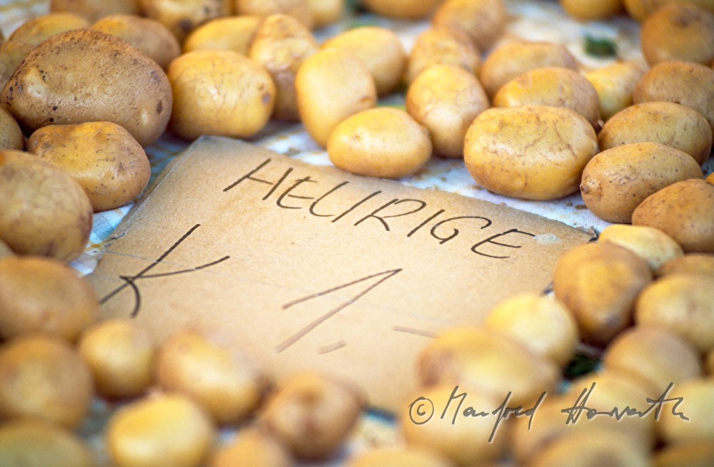 potatoes and sign telling the price