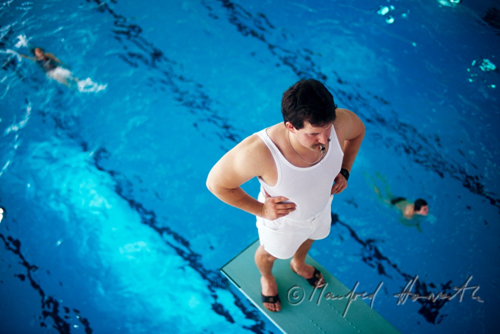 Stadionbad, bath keeper on the trampoline