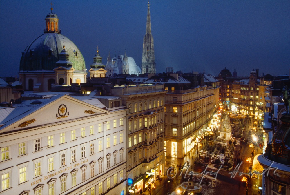 Christmas Market on Graben and Stephen's Cathedral